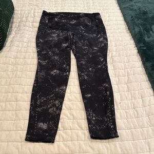 Lululemon Athletica Black and Gray Patterned Leggings